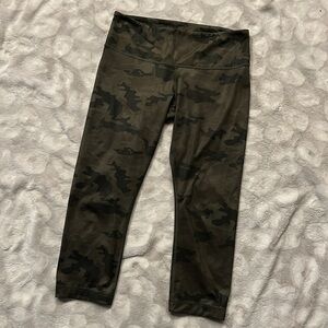 Lululemon Crop Wunder Under Green Camo Leggings Size 6